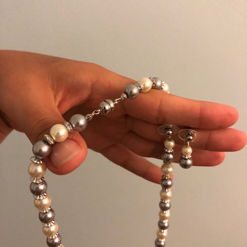 Faux pearl necklace and earring set